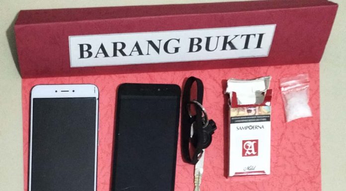 Tunjukan Gerik Mencurigakan, Polisi Temukan Paket Sabu Dalam Bungkus Rokok Dua Pemuda Diamankan