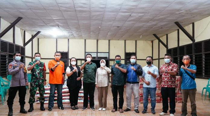 Pemkab Ketapang Salurkan Bantuan Bagi Korban Banjir di Kecamatan Simpang Hulu