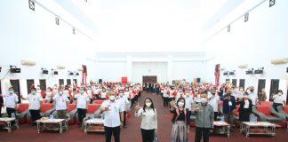 Bupati Landak Launching 137 Buku Guru SD dan Silabus Kurikulum Muatan Lokal