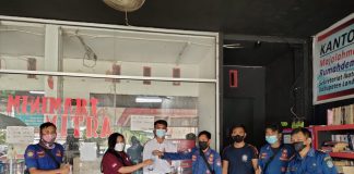 Ular Masuk Toko, Tim Damkar Polisi Pamong Praja Landak Gerak Cepat