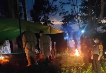 Sinergisitas Babinsa dan Bhabinkamtibmas Mempawah Hulu Bantu Proses Pemakaman Jenazah Pasien COVID-19