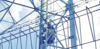 Diduga Alami Depresi, Seorang Pria Nekat Panjat Tower Jaringan Seluler
