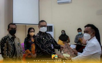 Penyerahan Surat Keputusan dan SPK PPPK Non Guru Formasi Tahun 2021 Ketapang