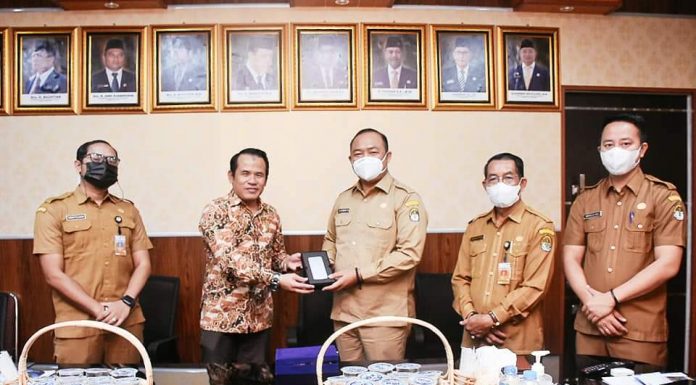 Sekda Pimpin Rapat Penawaran Kerjasama Polnep Dengan Pemkab Ketapang