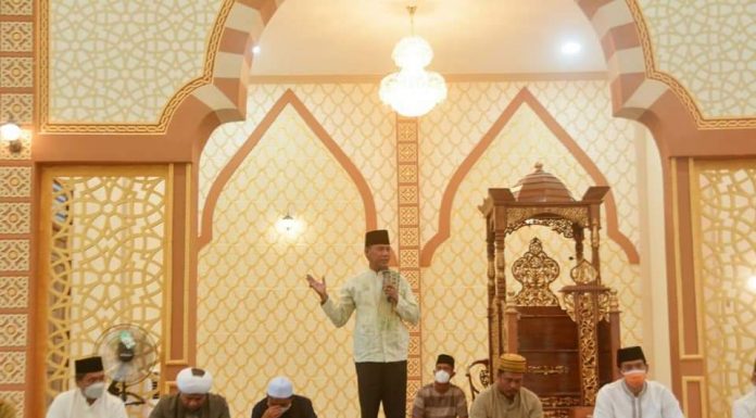 Gelar Safari Ramadhan Wabup Ketapang Serahkan Bantuan