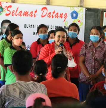 Kunker Desa Dange Aji, Bupati Karolin Ajarkan Merawat Tumbuh Kembang Anak