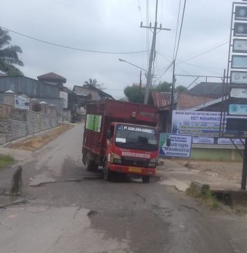 Bahayakan Pengguna Jalan, Warga Berharap Kerusakan Jalan Kala Pane Kota Pinang Segera Diperbaiki