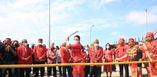 Ritual Adat Naik Dango ke 37, Bupati Karolin Sampaikan Hasil Panen Padi Di Landak