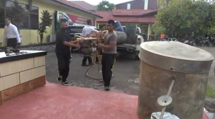Bawa 45 Drum Solar Subsidi, Dua Supir Truck Diamankan