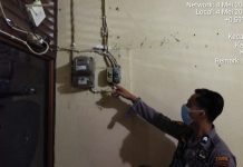 Cegah Konsleting, Anggota Polsek Menyuke Rutin Cek Instalasi Listrik di Mako Polsek