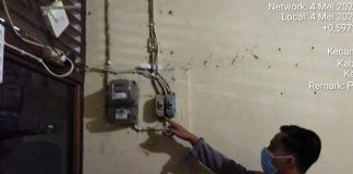 Cegah Konsleting, Anggota Polsek Menyuke Rutin Cek Instalasi Listrik di Mako Polsek
