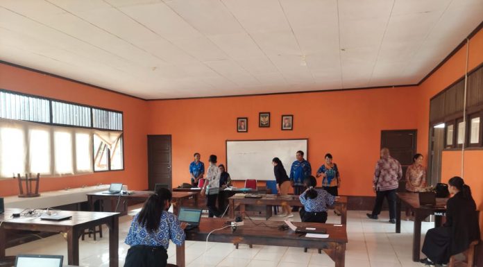 Jaringan Listrik Masih Jadi Kendala Ujian Tingkat SMP di Melawi