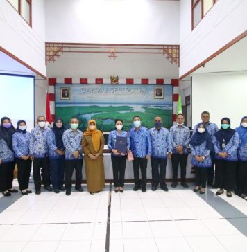 Bupati Landak Terima Penilaian Pamjab Dengan Predikat Baik