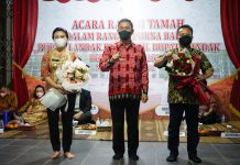 Atusias Masayarakat Landak Hantarkan Purna Tugas Bupati Dan Wakil Bupati