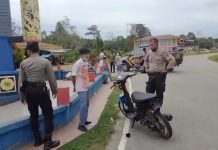 Polisi Bubarkan Pesta Kelulusan Pelajar SMA di Jalan Raya