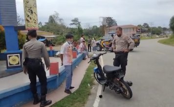 Polisi Bubarkan Pesta Kelulusan Pelajar SMA di Jalan Raya