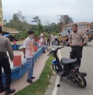 Polisi Bubarkan Pesta Kelulusan Pelajar SMA di Jalan Raya