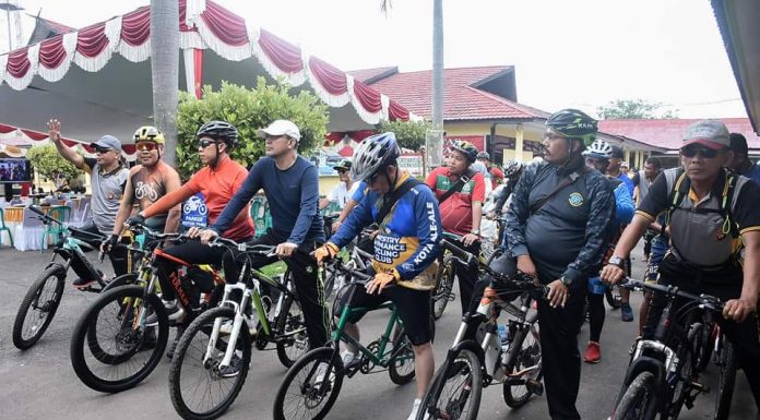 200 Pesepeda Meriahkan Fun Bike Dalam Rangkaian HUT Bhayangkara ke 76 di Ketapang
