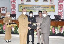 Sekda Ketapang Hadiri Paripurna Penyampaian Pendapat Akhir Fraksi DPRD Terhadap Raperda Pertanggung Jawaban Pelaksanaan APBD Ta 2022