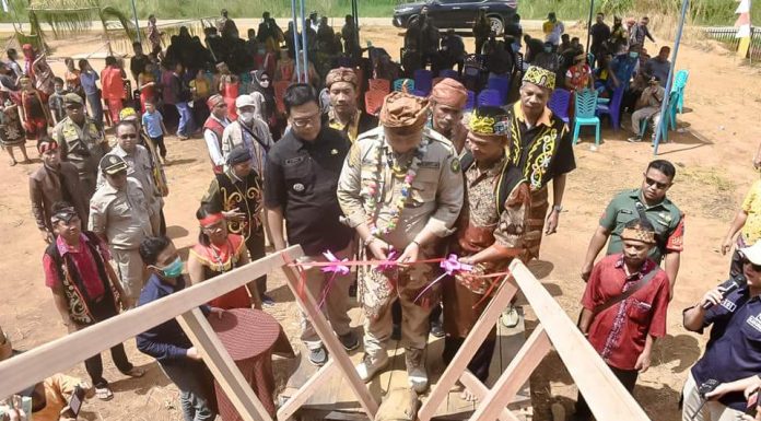 Sekda Ketapang Resmikan Rumah Adat Dayak Tanjung Bakah Bukit Janji Pemahan
