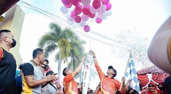 Wakil Bupati Ketapang Lepas Gerak Jalan Santai Rangkaian HUT Bhayangkara ke 76