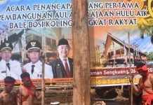 Sekda Ketapang Tancap Tiang Pertama Dimulainya Pembanguan Aula Kerajaan Hulu Aik