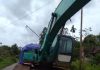 Tutup Badan Jalan Exavator di Jalan Parit Timur Simpang Hilir Kayong Utara Tak Kunjung Dipindahkan