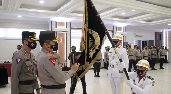 Polda Kalbar Gelar Tradisi Upacara Pencucian Pataka Jelang Hari Bhayangkara ke 76