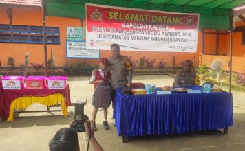 Kunjungi Desa Darit Kapolda Kalbar Ajak Warga Jaga Kamtibmas Daerah