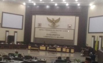 Listik Kerap Padam Warnai Sidang Paripurna DPRD Labusel