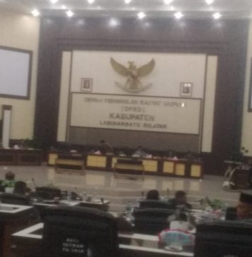 Listik Kerap Padam Warnai Sidang Paripurna DPRD Labusel