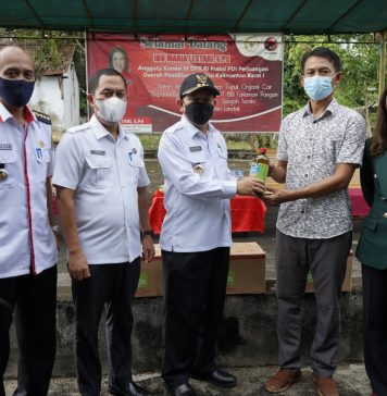 Pemkab Landak Terima Bantuan Pupuk Cair Organik Dari Anggota DPR RI Maria Lestari