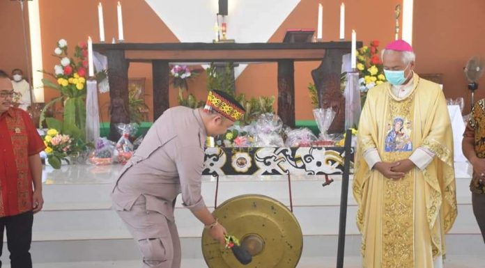 Sekda Ketapang Resmikan Gereja Katolik Santo Yohanes Rasul Balai Semandang