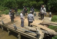 Sekda Ketapang Tinjau Jalan dan Jembatan Rusak di Simpang Hulu