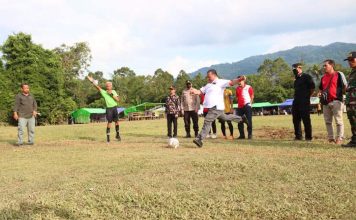 Ketua DPRD Landak Heri Saman Buka Turnamen Sepak Bola Pahuman Cup