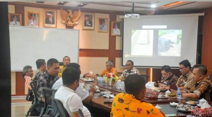 Pemkab Ketapang Gandeng Perusahaan Perbaiki Jalan dan Jembatan Rusak Pelang-Batu Tajam