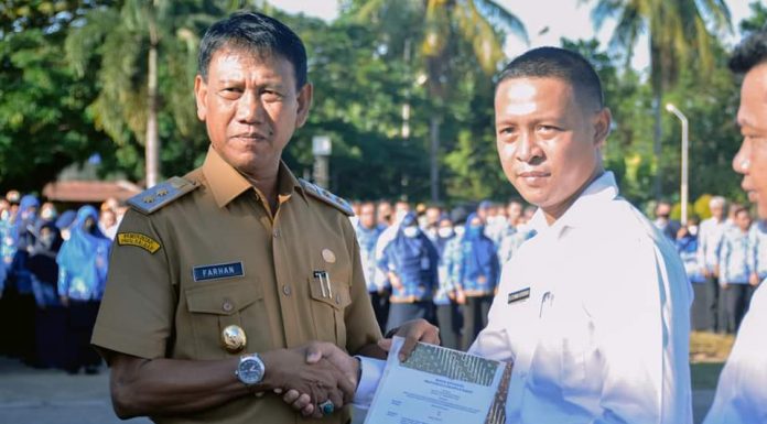 Serahkan SK dan SPK Kepada 455 PPPK Guru, Bupati Ketapang Martin Rantan Ingatkan 10 Budaya Malu ASN