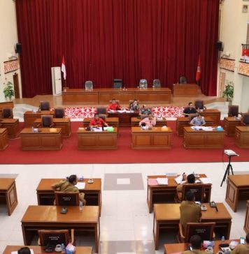 Heri Saman Pimpin Rapat Kerja Banggar DPRD dan TAPD Landak Bahasa KUA dan PPAS APBD 2023