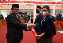 Heri Saman Pimpin Pelantikan 2 Anggota Pengganti Antar Waktu DPRD Landak