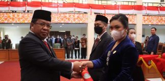 Heri Saman Pimpin Pelantikan 2 Anggota Pengganti Antar Waktu DPRD Landak