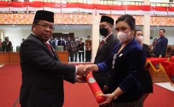 Heri Saman Pimpin Pelantikan 2 Anggota Pengganti Antar Waktu DPRD Landak