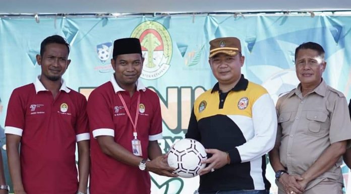 Sekda Ketapang Buka Open Turnamen Karya Mukti CUP 2022 di Desa Karya Mukti