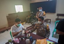 Warga Desa Darit dan Anggota Polsek Menyuke Cek Kesehatan Penyakit Tidak Menular