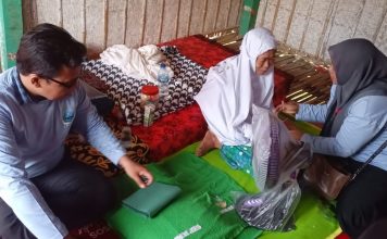 Peduli Sesama Relawan Gema Pemakasan Salurkan Bantuan Kepada Lansia di Desa Kacok