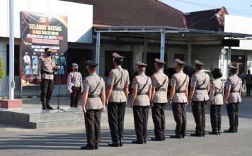 Pimpin Sertijab Kabag SDM dan Kapolsek Jajaran, Kapolres Pemekasan Minta Pejabat Baru Segera Beradaptasi