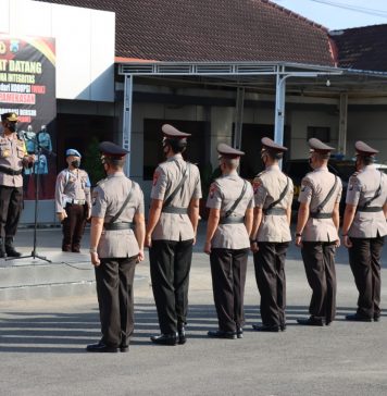 Pimpin Sertijab Kabag SDM dan Kapolsek Jajaran, Kapolres Pemekasan Minta Pejabat Baru Segera Beradaptasi