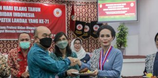 Pj Bupati Landak Samuel Buka Kegiatan HUT Ikatan Bidan Indonesia ke- 71