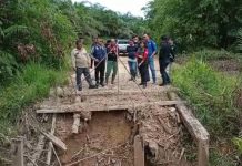 Heri Saman Tinjau Kondisi Jembatan dan Jalan Rusak di Desa Angkanyar