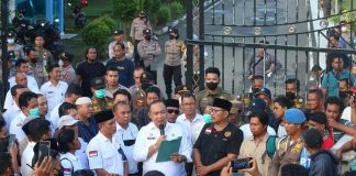 Ratusan Masa Gelar Aksi di Depan Kantor Bupati Ketapang Tuntut Pemerintah dan Aparat Proses Mafia BBM Bersubsidi