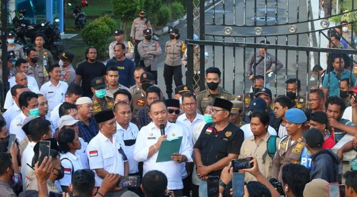 Ratusan Masa Gelar Aksi di Depan Kantor Bupati Ketapang Tuntut Pemerintah dan Aparat Proses Mafia BBM Bersubsidi